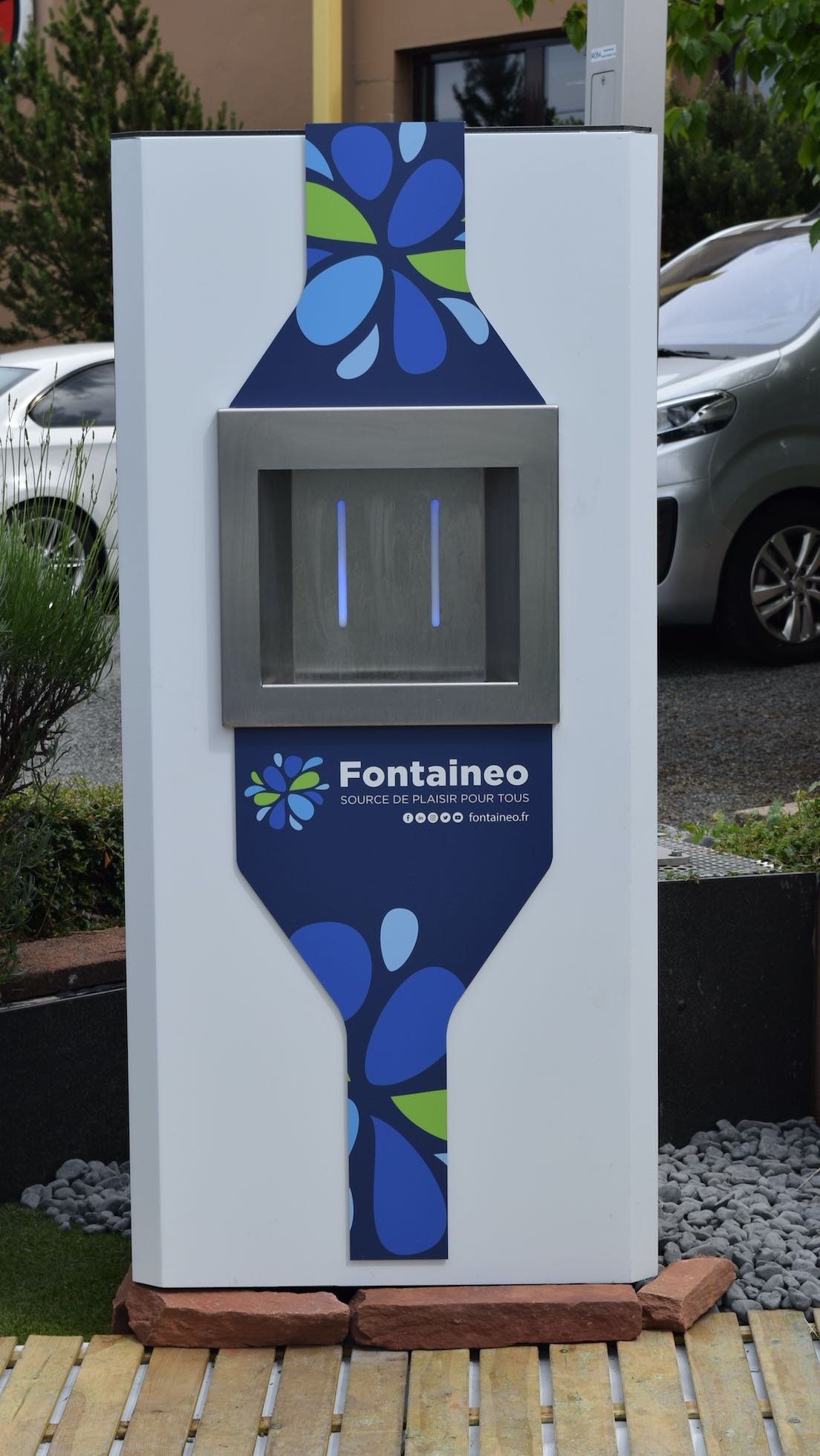 Une fontaine à eau sans contact de la gamme Sourceo + - Fontaineo