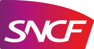 L'image montre le logo de la SNCF avec des lettres blanches en gras sur un fond dégradé passant du violet à gauche au rouge à droite.